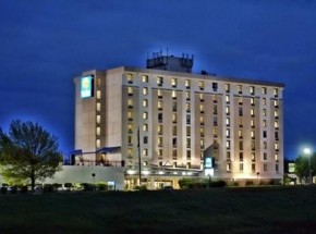 Comfort Inn &amp; Suites Downtown at the Clinton Library