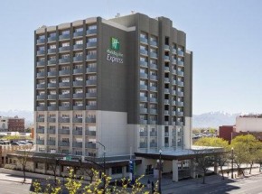 Holiday Inn Express &amp; Suites Shawnee-Kansas City West