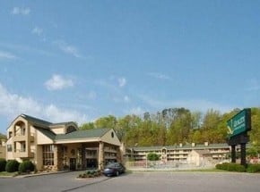 Quality Inn &amp; Suites at Dollywood Lane