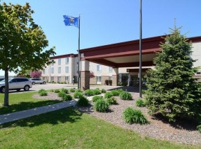 Best Western PLUS Trail Lodge Hotel &amp; Suites