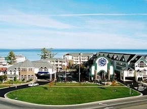 Clarion Hotel Beachfront
