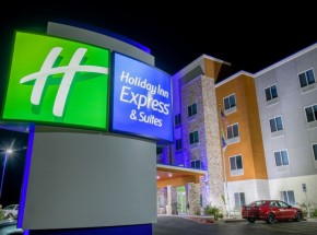 Holiday Inn Express &amp; Suites Raymondville
