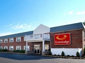 Econo Lodge Inn &amp; Suites Airport