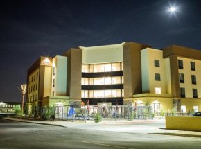 hamptoninnsuitesPHXTAXHexterior