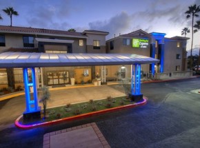 Holiday Inn Express Hotel &amp; Suites Carlsbad Beach