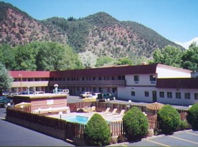 Glenwood Springs Cedar Lodge