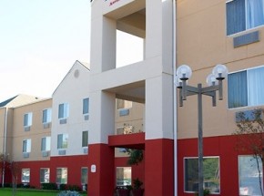 Fairfield Inn &amp; Suites Arlington Six Flags