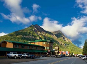 Soda Butte Lodge