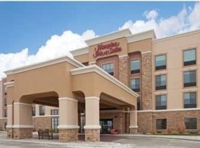 Hampton Inn &amp; Suites Watertown