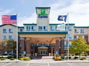 Holiday Inn Express Hotel &amp; Suites St. Paul NE (Vadnais Heights)