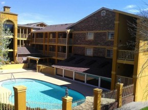 Nashville Airport Inn &amp; Suites