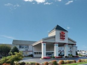 Econo Lodge Inn &amp; Suites Greensboro