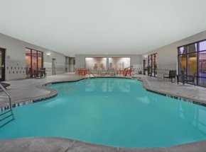 hamptoninnsuitesTTNHRHXpool