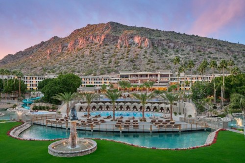 phxlc-phoenician-exterior-8647-hor-clsc
