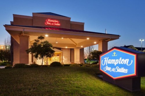 hamptoninnsuitesSACNNHX