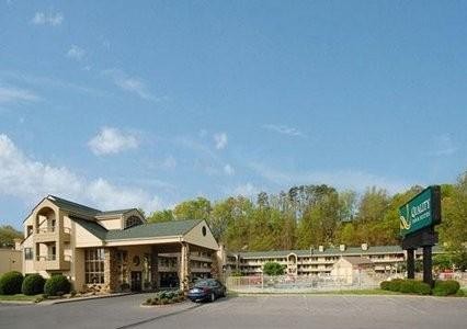 Quality Inn &amp; Suites at Dollywood Lane