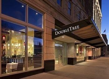 DoubleTree Suites by Hilton Detroit Downtown - Fort Shelby