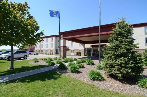 Best Western PLUS Trail Lodge Hotel &amp; Suites