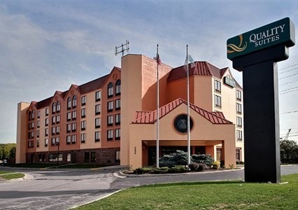 Quality Suites Milwaukee Airport