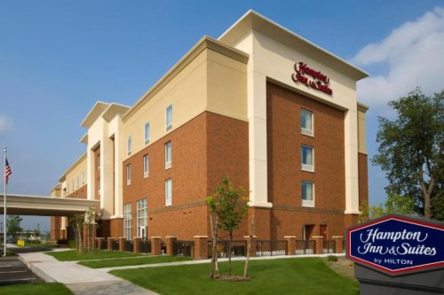 hamptoninnsuitesSYRCRHX