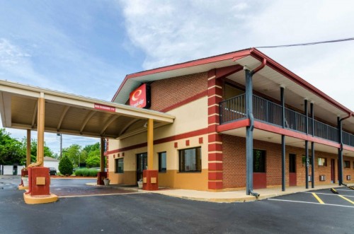 Econo Lodge Inn &amp; Suites I-35 at Shawnee Mission