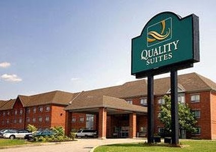 Quality Inn &amp; Suites Montreal