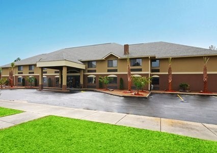 Comfort Inn &amp; Suites at Robins Air Force Base