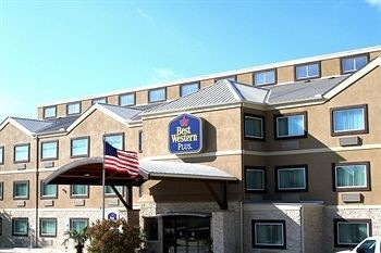 Best Western Plus Arlington North Hotel &amp; Suites