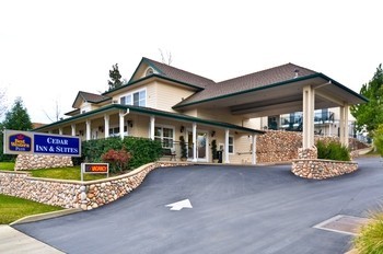 Best Western Plus Cedar Inn &amp; Suites