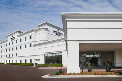 delta hotels detroit exterior