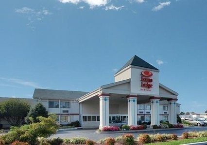 Econo Lodge Inn &amp; Suites Greensboro